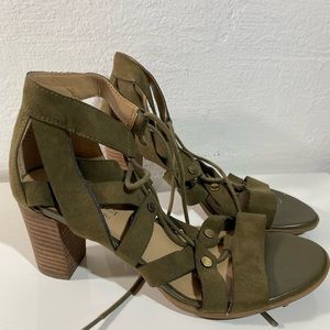 Naturalizer olive heel sandals, size 6.5